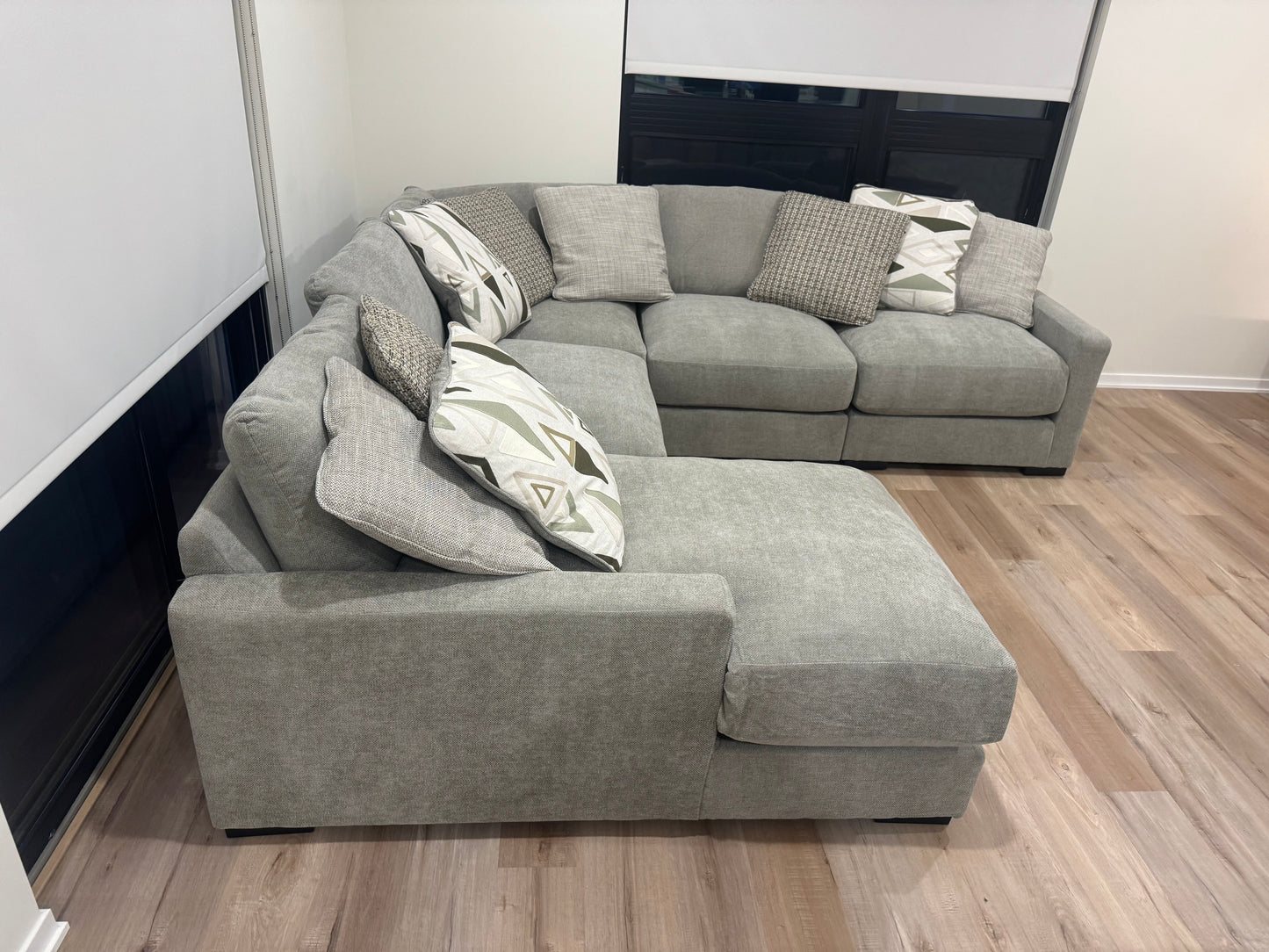 Aslan Court 5-Piece with Chaise