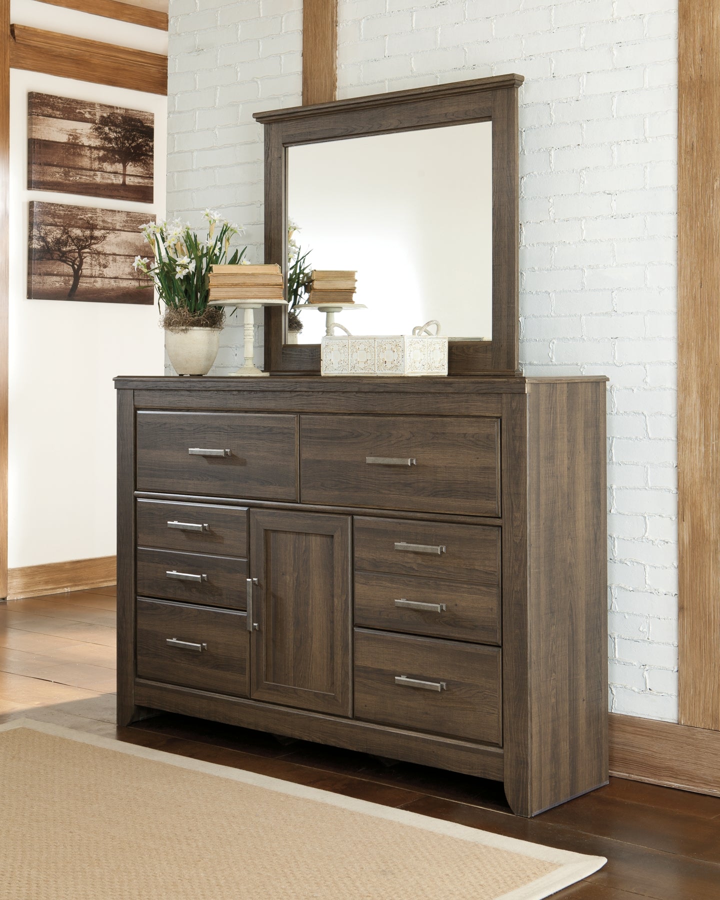 Juararo Queen Panel Headboard with Mirrored Dresser and 2 Nightstands