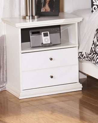 Bostwick Shoals King Panel Bed with Mirrored Dresser