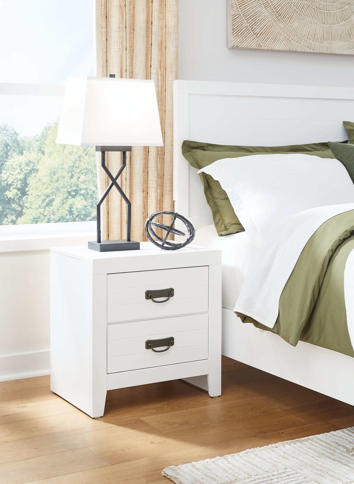 Binterglen Full Panel Bed with Dresser and Nightstand