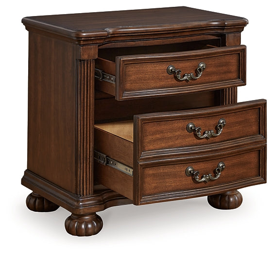 Lavinton King Panel Bed with Dresser and Nightstand