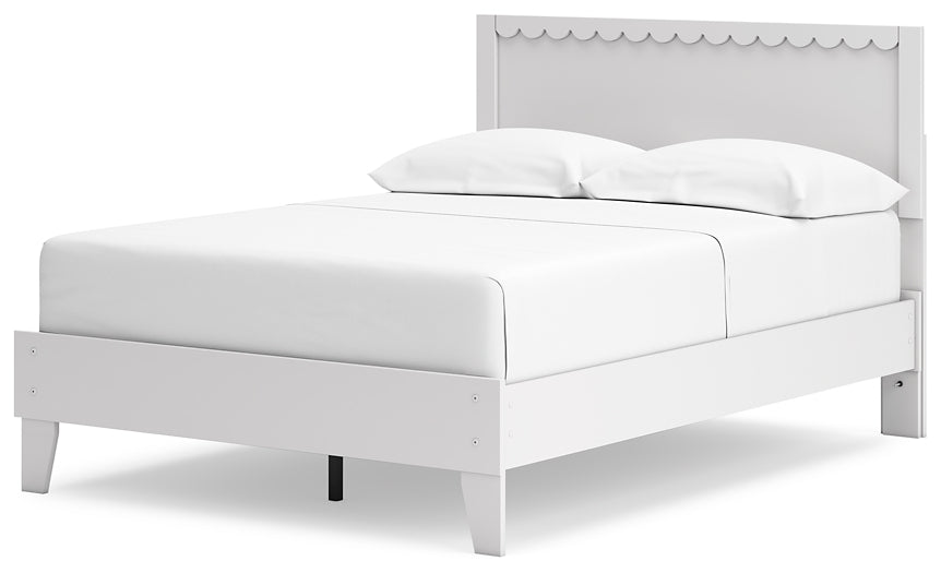 Hallityn Full Panel Platform Bed with Dresser and 2 Nightstands